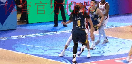 六边形战士！广东小外援奎恩19中11得到29分6篮板7助攻5抢断