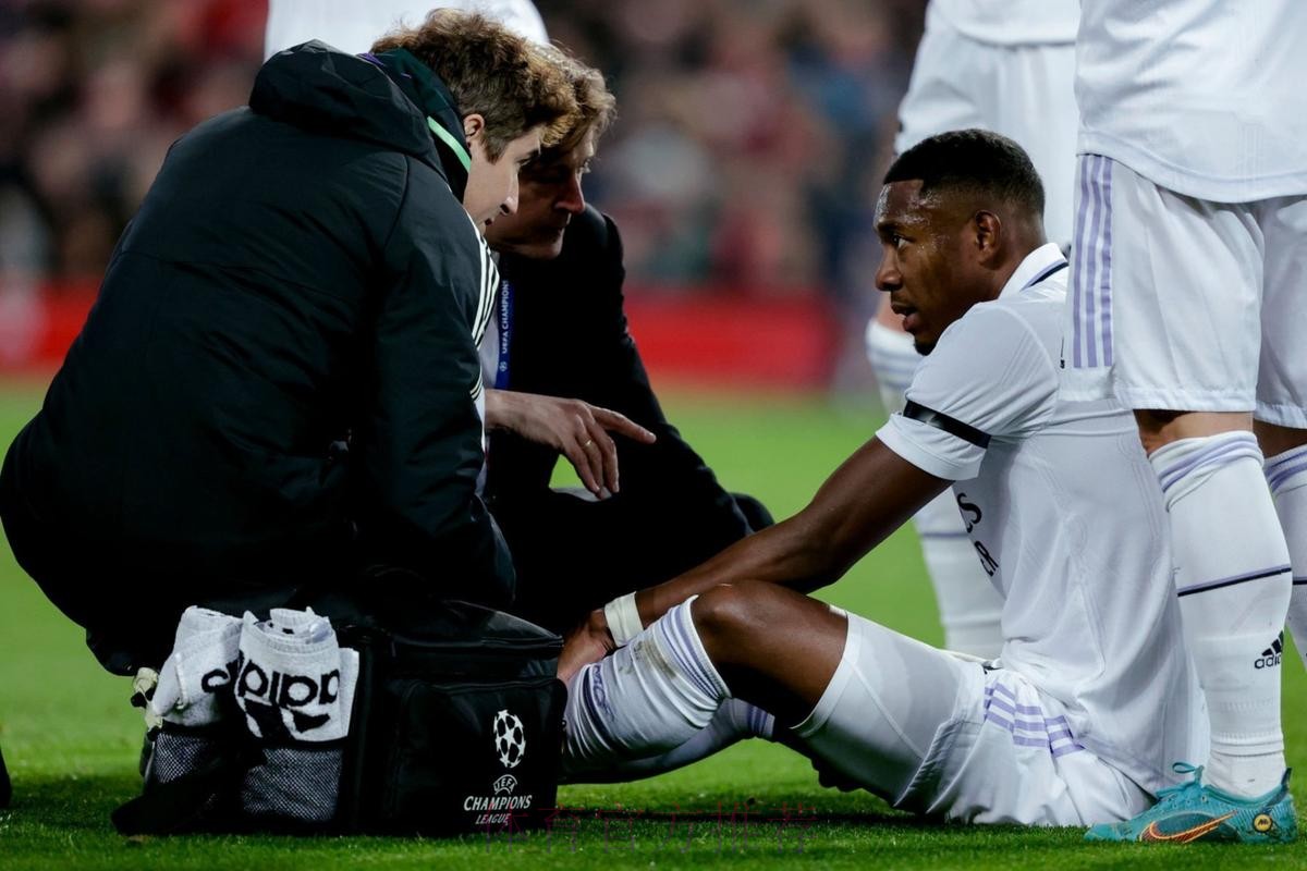 记者：阿拉巴将伤缺1个月 罗德里戈伤停10天左右